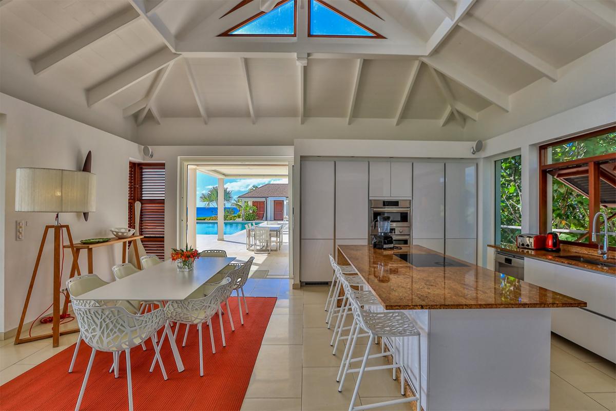 Luxury Beach Front Villa rental - Kitchen and indoor dining table